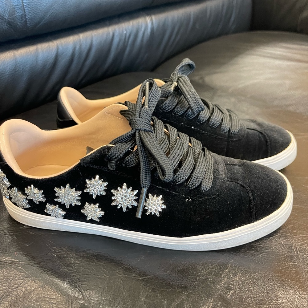 Casual shoes